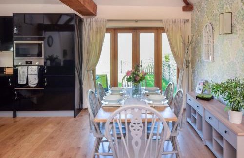 Pitchcombe House | 2 Bed in Evesham 89305