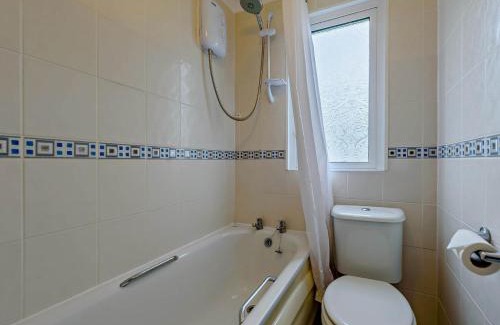 Pembroke House | 2 Bed in Freshwater East FB211