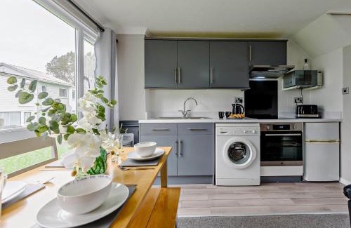 Pembroke House | 2 Bed in Freshwater East FB211