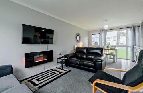 Pembroke House | 2 Bed in Freshwater East FB211