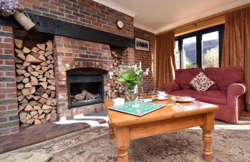 Winfrith Newburgh House | 2 Bed in Winfrith Newburgh DC018