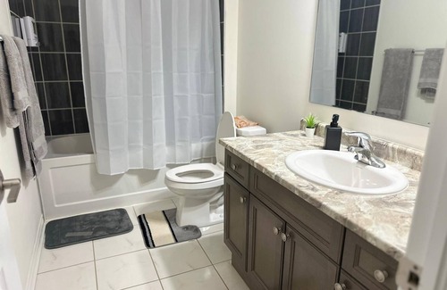 West Hill House | 2 bed room 2 bathroom Cozy town house