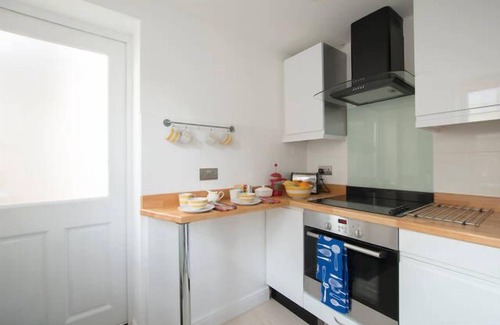 Highbury West House | 2 bed town house zone 2 "The House on the Corner"