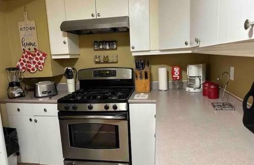 Alderwood Apartment | 2 BEDR00M APT-Etobicoke-Spacious & Bright