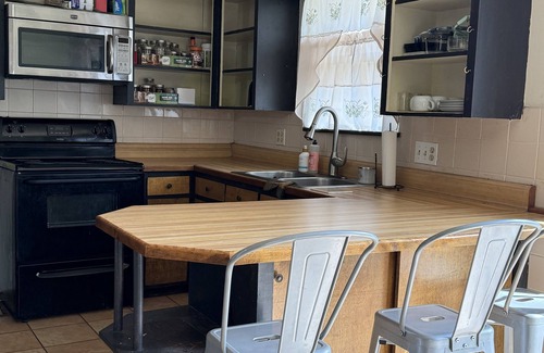 Scopus Cottage | 2 bedroom 1 1/2 bath country home
