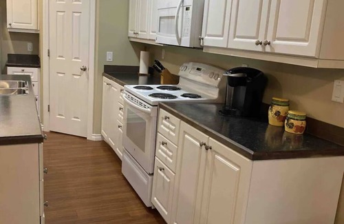 Regina House | 2 Bedroom 1/2 Block From Mosiac and Pasqua Hospital