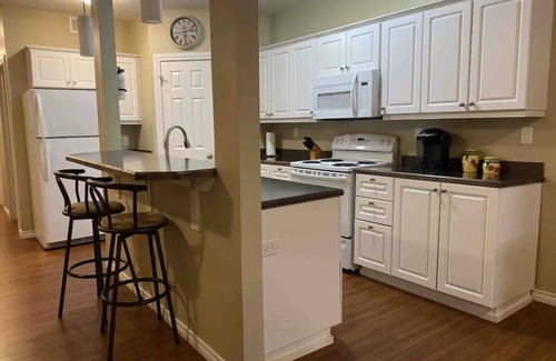 Regina House | 2 Bedroom 1/2 Block From Mosiac and Pasqua Hospital