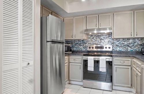 Fort Pierce Apartment | 2 bedroom-1.5 bath townhouse with fort pierce inlet view!