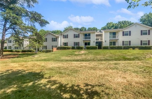 Greensboro Apartment | 2 bedroom 1 bath apartment for rent in Greensboro NC near Target and Walmart