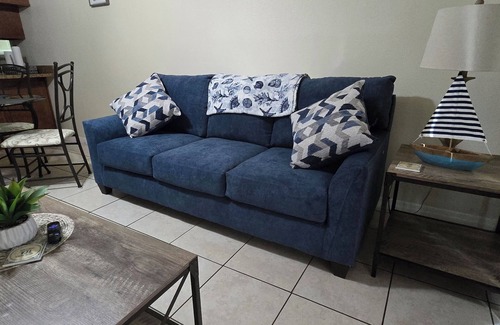 Crystal River Apartment | 2 Bedroom, 1 Full Bath with fenced in yard. Close to Springs, Boat ramp & Beach.