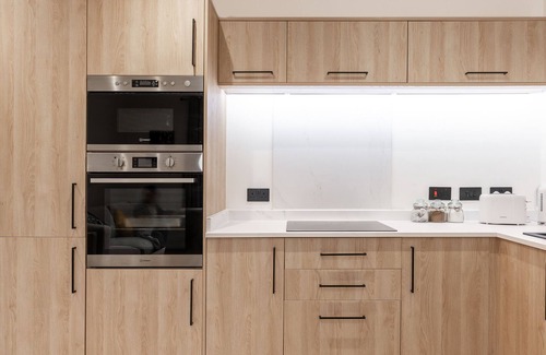 Trafford Apartment | 2 Bedroom, 1 Bathroom Apartment near Manchester Airport