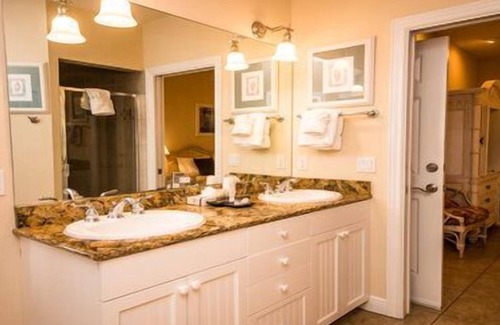 Bradenton Beach Hotel | 2 Bedroom, 2 Bathroom Deluxe Partial Gulf View. Pet Friendly