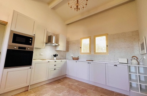 Vaugines Apartment | 2 Bedroom, 2 Bathroom Apartment with terrace near Lourmarin - Apt 4