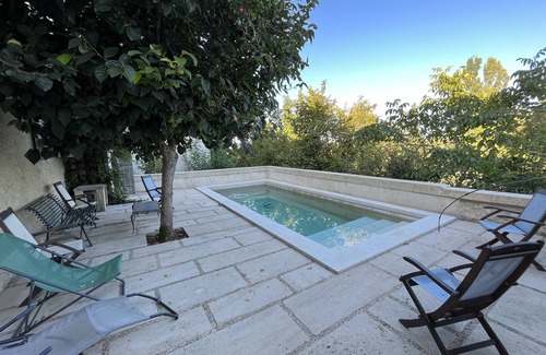 Gensac Apartment | 2 bedroom 2 bathroom apartment in an ancient convent c1400.