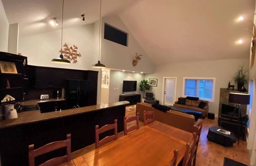 East Kootenay Apartment | 2 bedroom/2 bathroom Condo with a View
