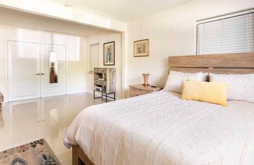 Bermuda Riviera Apartment | 2 Bedroom 697465 by Houzlet