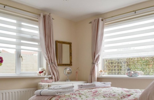 Lee-on-the-Solent Cottage | 2 bedroom accommodation in Lee-On-The-Solent
