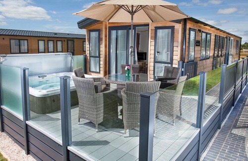 Clyst St Mary Cabin | 2 bedroom accommodation in Clyst St Mary, Nr Exeter