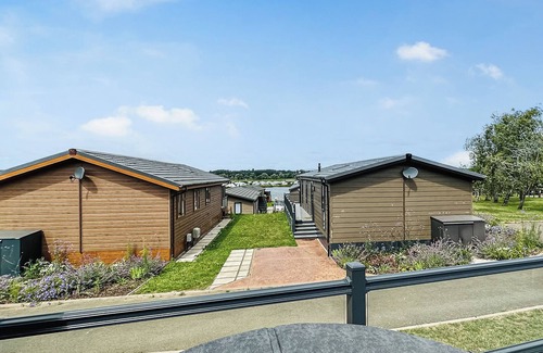 Bredons Hardwick Ski Chalet | 2 bedroom accommodation in Tewkesbury