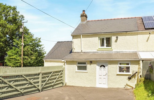 Ammanford Cottage | 2 bedroom accommodation in Llandyfan, Ammanford
