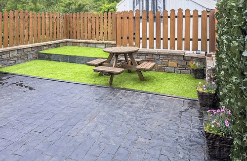 Trecynon Cottage | 2 bedroom accommodation in Trecynon, near Aberdare