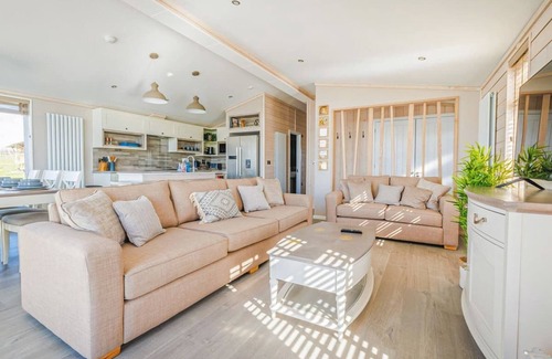 Kilgetty Ski Chalet | 2 bedroom accommodation in Kilgetty