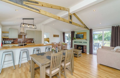 Ellesmere Ski Chalet | 2 bedroom accommodation in Tetchill
