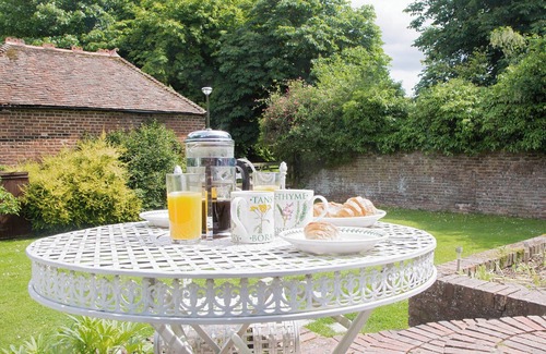 Westmarsh Cottage | 2 bedroom accommodation in Staple, near Wingham