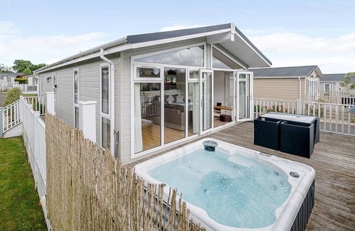 Honiton Cabin | 2 bedroom accommodation in Honiton