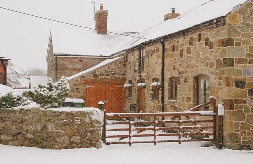 Maesbury Marsh Cottage | 2 bedroom accommodation in Maesbury Marsh, near Oswestry