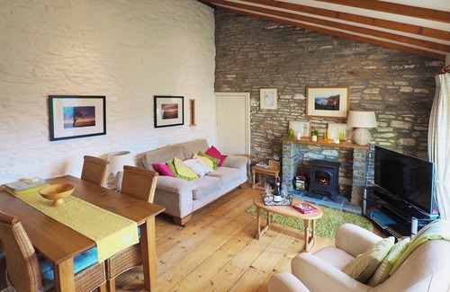 Llanrhidian Higher Cottage | 2 bedroom accommodation in Three Crosses, Gower, Swansea