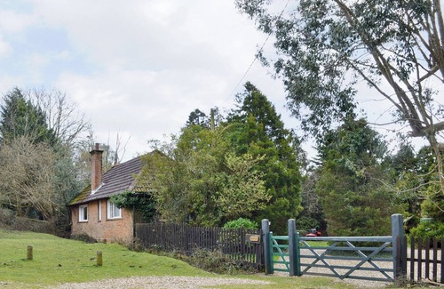 New Forest District Cottage | 2 bedroom accommodation in Shobley, near Ringwood