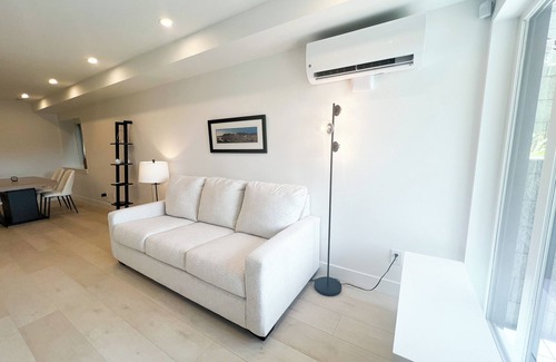 Lower Lonsdale Apartment | 2-bedroom apartment in peaceful North Vancouver with AC