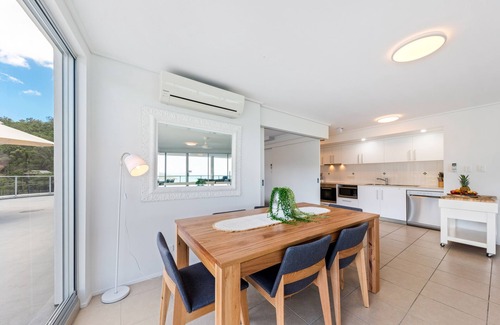 Airlie Beach Apartment | 2 Bedroom Apartment in the heart of Airlie Beach with 180 degree views.