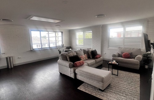 Dubbo Apartment | 2 bedroom Apartment in CBD- great for business trip/family weekend. sleeps 7