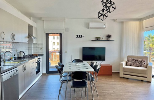 Marmaris City Center Condo | 2-bedroom Apartment in Marmaris with AC, WiFi