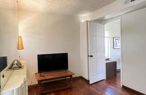 University District Apartment | 2-bedroom apartment very close to the OSU with WiFi and Parking included.