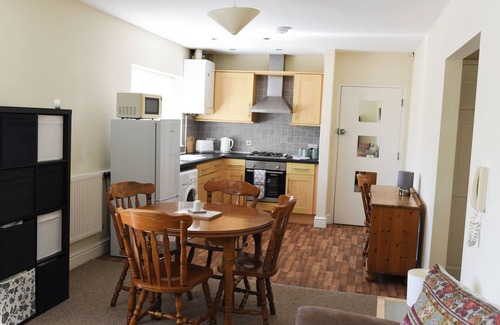 Canton Apartment | 2-bedroom apartment with free parking in Canton, Cardiff