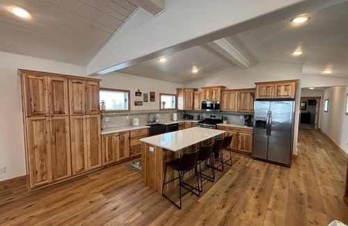 Kamas Apartment | 2-bedroom apartment with Wi-Fi and full kitchen plus laundry in amazing Kamas.