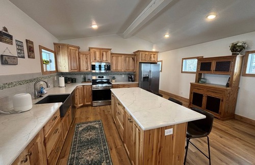 Kamas Apartment | 2-bedroom apartment with Wi-Fi and full kitchen plus laundry in amazing Kamas.