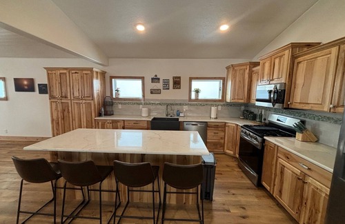 Kamas Apartment | 2-bedroom apartment with Wi-Fi and full kitchen plus laundry in amazing Kamas.