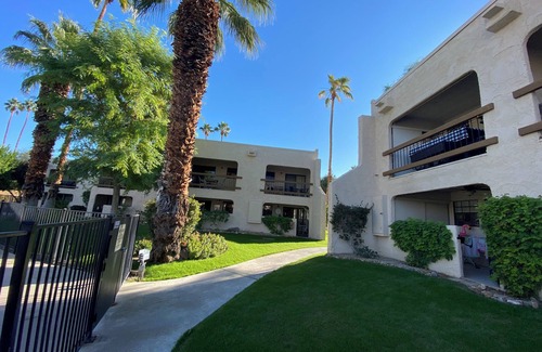 Palm Springs Apartment | 2 Bedroom Apt in Peaceful part of Palm Springs