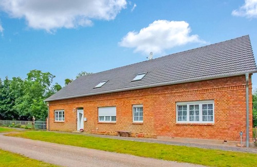Mecklenburgische Kleinseenplatte Apartment | 2 bedroom awesome apartment in Zirtow