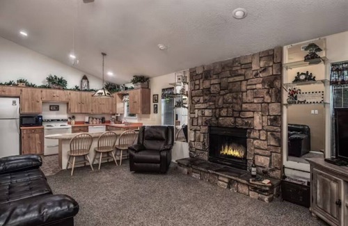 Ruidoso Cabin | 2 Bedroom Cabin - Sleeps 6