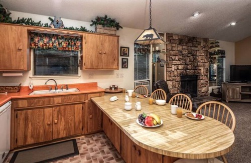Ruidoso Cabin | 2 Bedroom Cabin - Sleeps 6