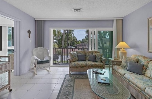 Saint Armands Key Condo | 2 Bedroom Condo 319824 by Houzlet