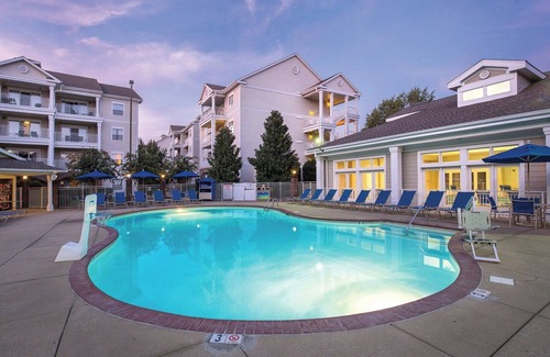 Pennington Bend Condo | 2 bedroom condo for CMA Fest! 1 mile from the Grand Old Opry!
