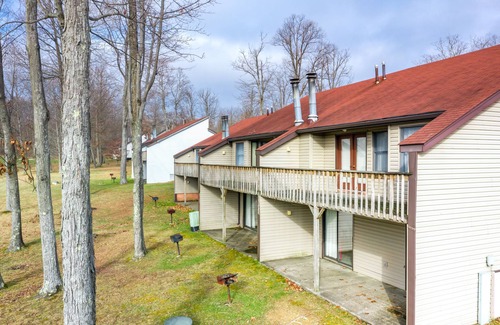 DuBois Condo | 2 Bedroom Condo in Lakeside Resort Community (1 King & 2 Queen Beds)