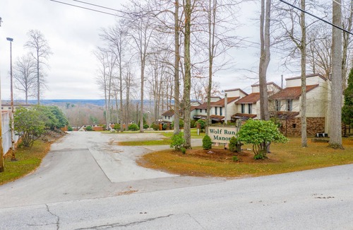 DuBois Condo | 2 Bedroom Condo in Lakeside Resort Community (1 Queen & 2 Twin Beds)