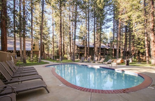 Mammoth Lakes Condo | 2-bedroom condo just a 5 minute free shuttle to Mammoth Mtn door to door.